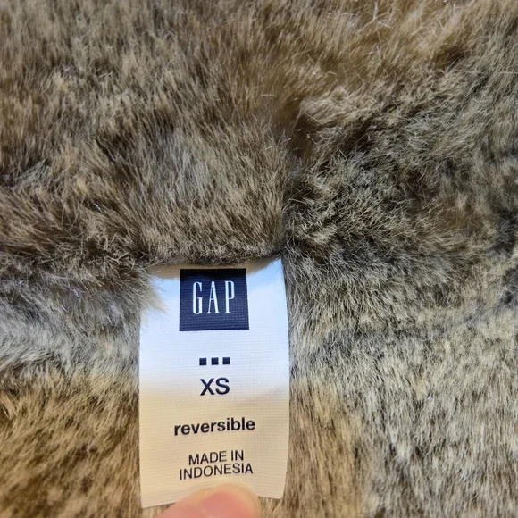 Y2K GAP Reversible Faux Fur Lined Vest - Picture 5 of 5